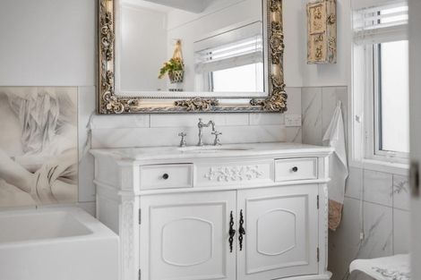 Photo of property in 819 Whangaparaoa Road, Manly, Whangaparaoa, 0930