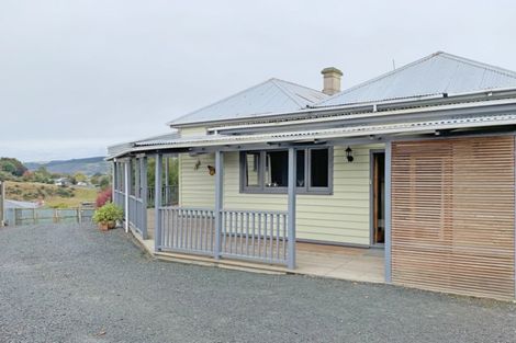 Photo of property in 240 Clyde Street, Balclutha, 9230