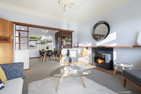 Photo of property in 92 Nevay Road, Karaka Bays, Wellington, 6022