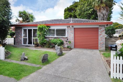 Photo of property in 2/13 Bunnythorpe Road, Papakura, 2110