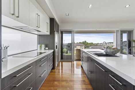 Photo of property in 4 Ravello Rise, Flat Bush, Auckland, 2019