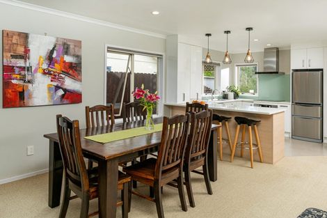 Photo of property in 8 Lucienne Drive, Ranui, Auckland, 0612