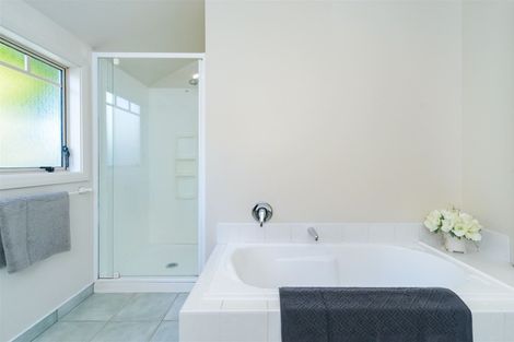 Photo of property in 5 Montana Way, Milson, Palmerston North, 4414