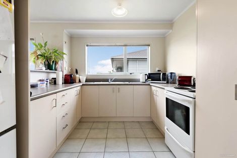 Photo of property in 2/36 Elizabeth Drive, West Harbour, Auckland, 0618