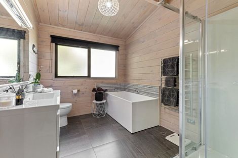 Photo of property in 32 Mcdowell Crescent, Hillcrest, Auckland, 0627