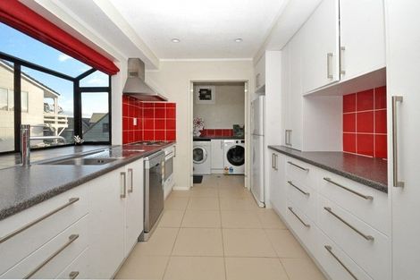 Photo of property in 2/8 Sunward Rise, Glenfield, Auckland, 0629
