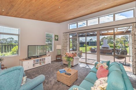 Photo of property in 205 Muhunoa Road East, Ohau, Levin, 5570