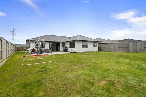 Photo of property in 21 Sardinia Grove, Fitzherbert, Palmerston North, 4410