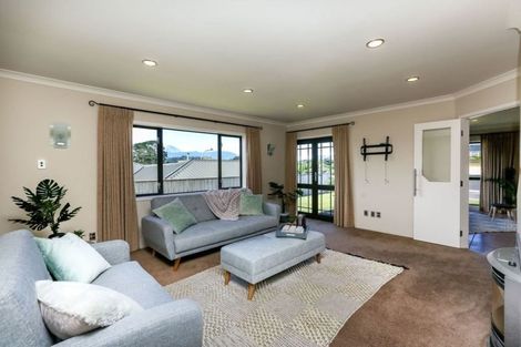 Photo of property in 3 Rotokare Crescent, Whalers Gate, New Plymouth, 4310
