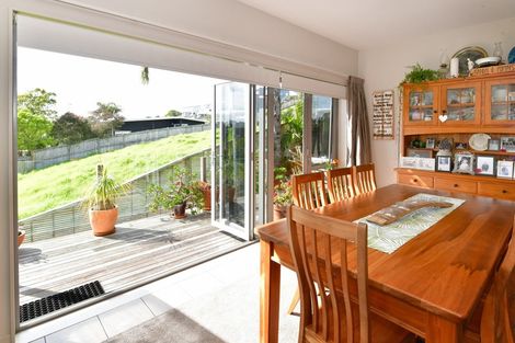 Photo of property in 24 Hawaiian Parade, Arkles Bay, Whangaparaoa, 0932
