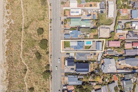 Photo of property in 35 Marine Parade, North New Brighton, Christchurch, 8083