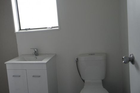 Photo of property in 2/11 De Bloge Place, Clendon Park, Auckland, 2103
