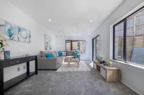 Photo of property in 14 San Casello Rise, Henderson, Auckland, 0612