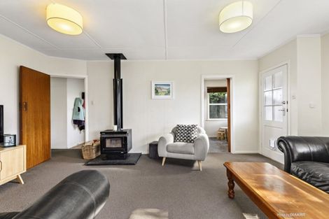 Photo of property in 10 Liddel Grove, Island Bay, Wellington, 6023