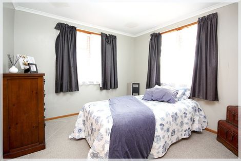 Photo of property in 2 Ngaire Street, Longburn, Palmerston North, 4412
