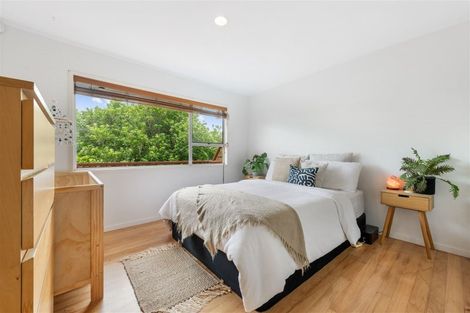 Photo of property in 1/9 De Val Drive, Titirangi, Auckland, 0604