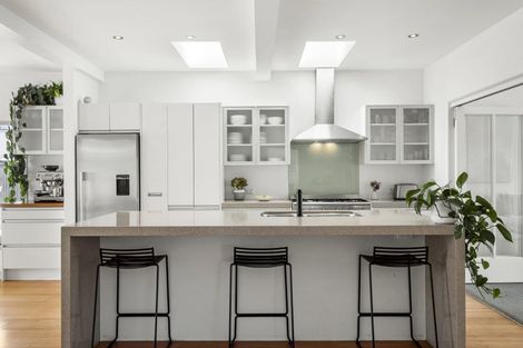 Photo of property in 165 Vauxhall Road, Narrow Neck, Auckland, 0624