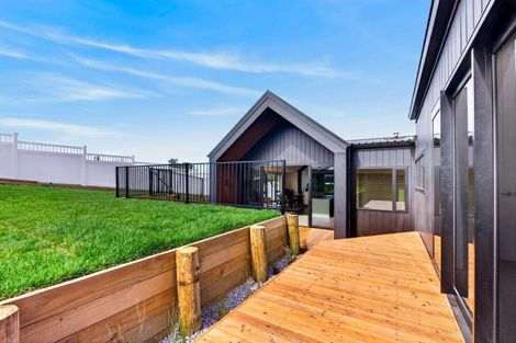 Photo of property in 21 Annie Aranui Drive, Poraiti, 4182