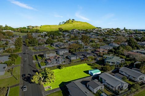 Photo of property in 22 Woodward Avenue, Mangere Bridge, Auckland, 2022