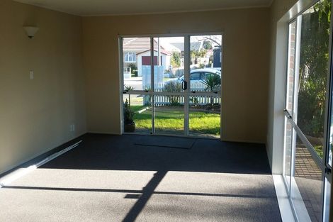Photo of property in 2/13 Bunnythorpe Road, Papakura, 2110