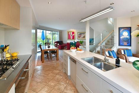 Photo of property in 18 Little Compton Mews, Snells Beach, 0920