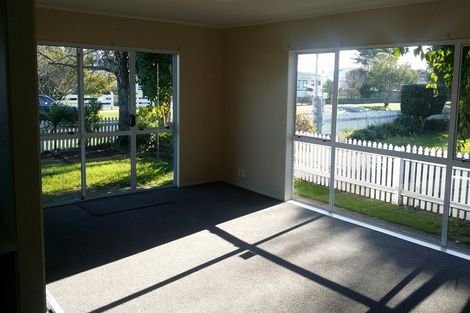 Photo of property in 2/13 Bunnythorpe Road, Papakura, 2110