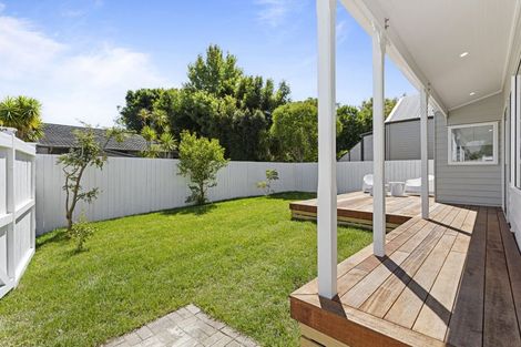 Photo of property in 1/31 Oteha Valley Road, Northcross, Auckland, 0632