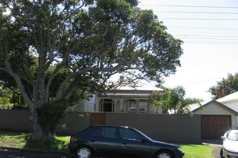 Photo of property in 3 William Bond Street, Stanley Point, Auckland, 0624