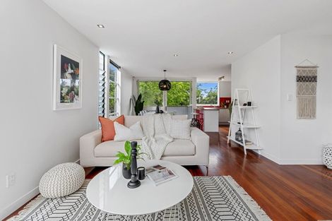 Photo of property in 2/22 Rangatira Road, Birkenhead, Auckland, 0626