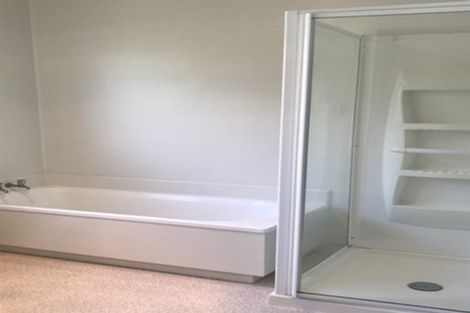 Photo of property in 32 Roick Parade, Glen Eden, Auckland, 0602