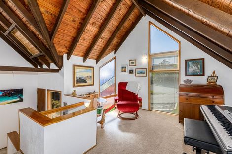 Photo of property in 1 Maple Grove, Maungaraki, Lower Hutt, 5010