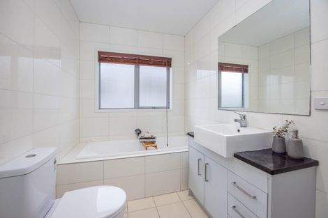 Photo of property in 33 Chadwick Place, Rototuna North, Hamilton, 3210