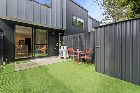 Photo of property in 3/37 Camelot Place, Glenfield, Auckland, 0629