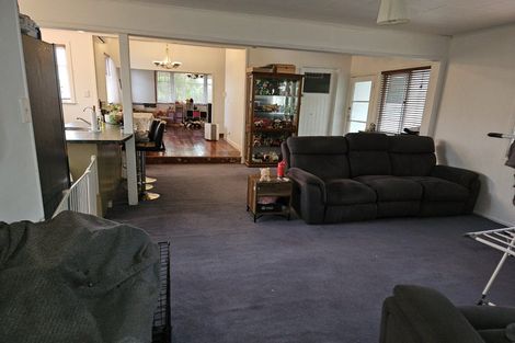 Photo of property in 21 Lavelle Road, Henderson, Auckland, 0612