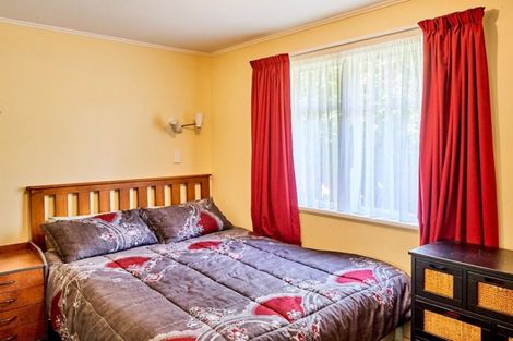 Photo of property in 73 Taylor Terrace, Tawa, Wellington, 5028