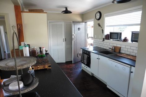 Photo of property in 14 Rimu Street, Helensville, 0800