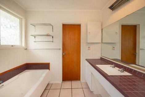 Photo of property in 17 Chilton Grove, Hokowhitu, Palmerston North, 4410