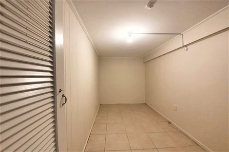 Photo of property in 28 Easton Park Parade, Glenfield, Auckland, 0629