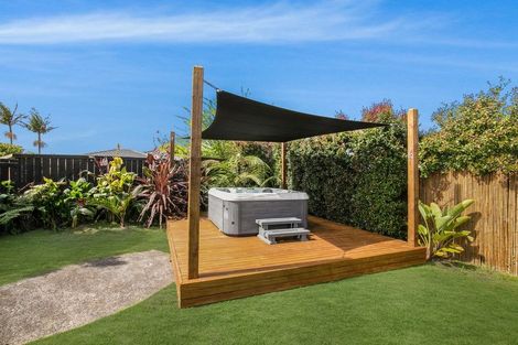 Photo of property in 14 Pinehurst Place, Wattle Downs, Auckland, 2103