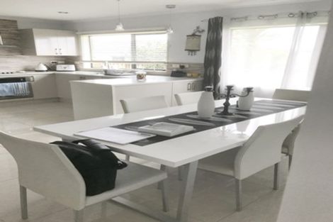 Photo of property in 22 Ashmere Lane, Weymouth, Auckland, 2103