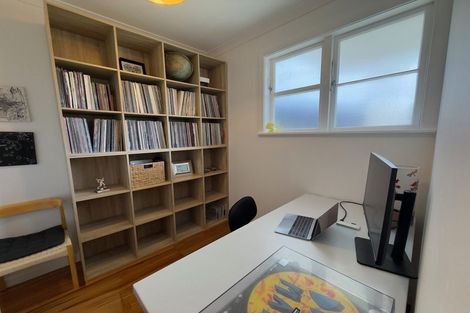 Photo of property in 41 Raroa Terrace, Tawa, Wellington, 5028