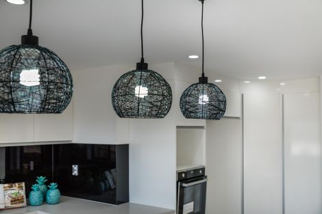 Photo of property in 14 San Casello Rise, Henderson, Auckland, 0612