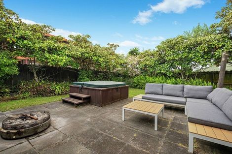 Photo of property in 7 Robina Court, Burswood, Auckland, 2013