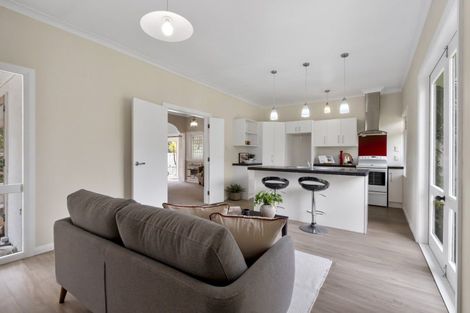 Photo of property in 5 Aokautere Drive, Fitzherbert, Palmerston North, 4410