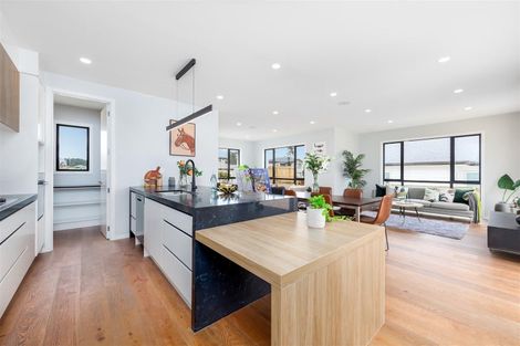 Photo of property in 22 Lewis Younie Road, Kumeu, 0810