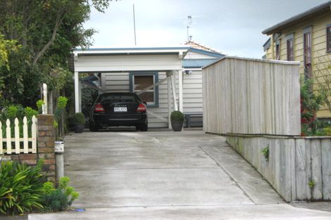 Photo of property in 18 Oriental Street, Welbourn, New Plymouth, 4312