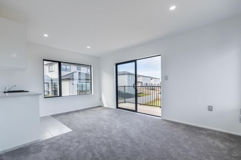 Photo of property in 14 San Casello Rise, Henderson, Auckland, 0612