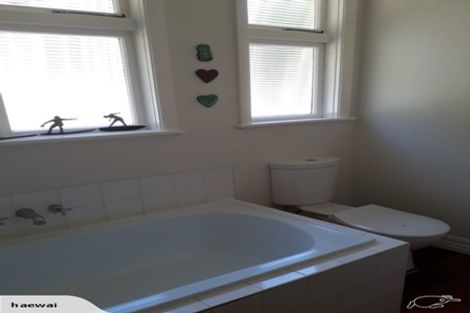 Photo of property in 73 Hungerford Road, Houghton Bay, Wellington, 6023