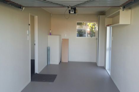 Photo of property in 2/13 Bunnythorpe Road, Papakura, 2110