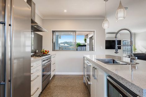 Photo of property in 36 Gilbransen Road, Kumeu, 0810